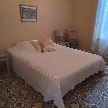 1 Er Etage * Lunel-Viel